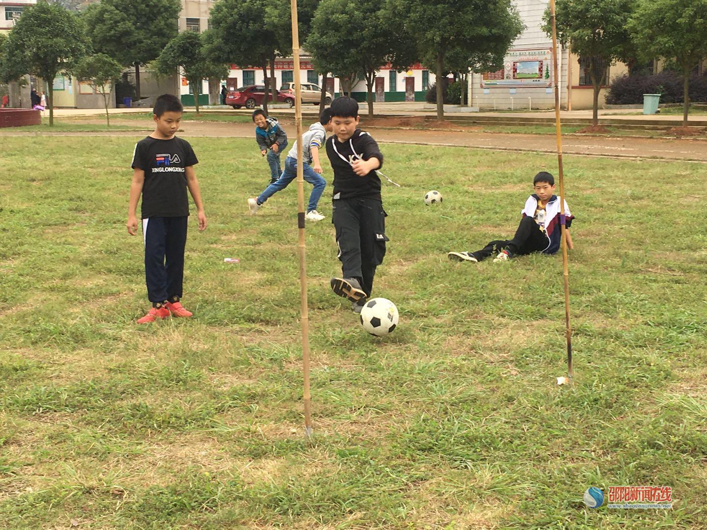 邵东市黄渡学校青少年活动中心兴趣小组正式开课