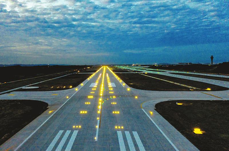最高等级跑道通过预验收成都天府国际机场将年底试飞