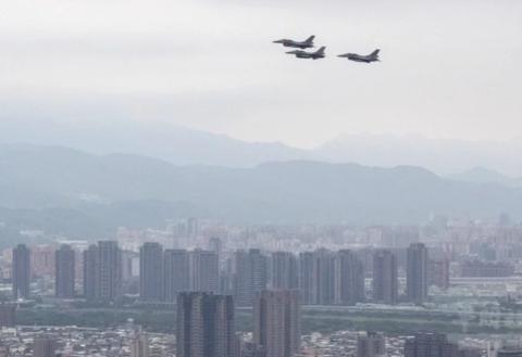 战机飞过台北上空(团结报)