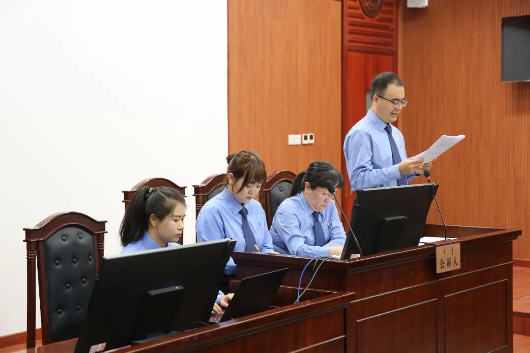 内蒙古满洲里市原市长许爱莲受审 涉嫌受贿890万