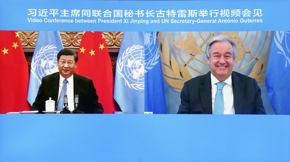9月23日晚,国家主席习近平在北京以视频方式会见联合国秘书长古特雷斯。新华社记者 刘卫兵 摄