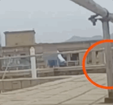 秋天的第一杯奶茶,民警用它救下了轻生女孩休闲区蓝鸢梦想 - Www.slyday.coM 秋天的第一杯奶茶,民警用它救下了轻生女孩休闲区蓝鸢梦想 - Www.slyday.coM