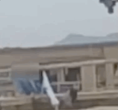 秋天的第一杯奶茶,民警用它救下了轻生女孩休闲区蓝鸢梦想 - Www.slyday.coM 秋天的第一杯奶茶,民警用它救下了轻生女孩休闲区蓝鸢梦想 - Www.slyday.coM