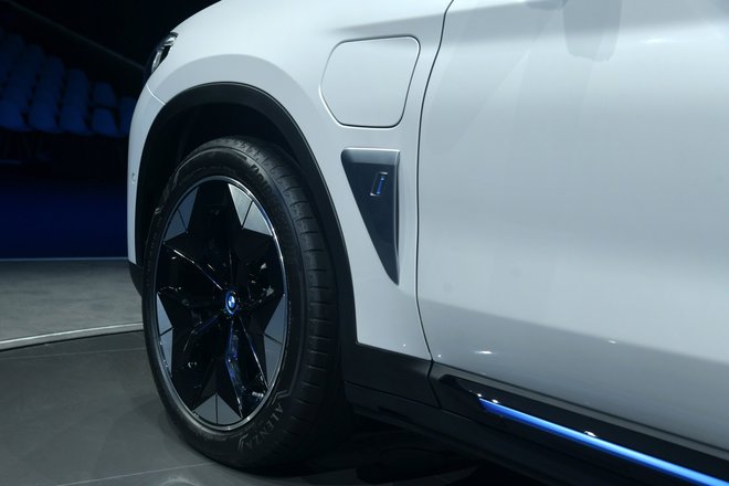 宝马iX3正式下线 预售价47万起 将于年内上市