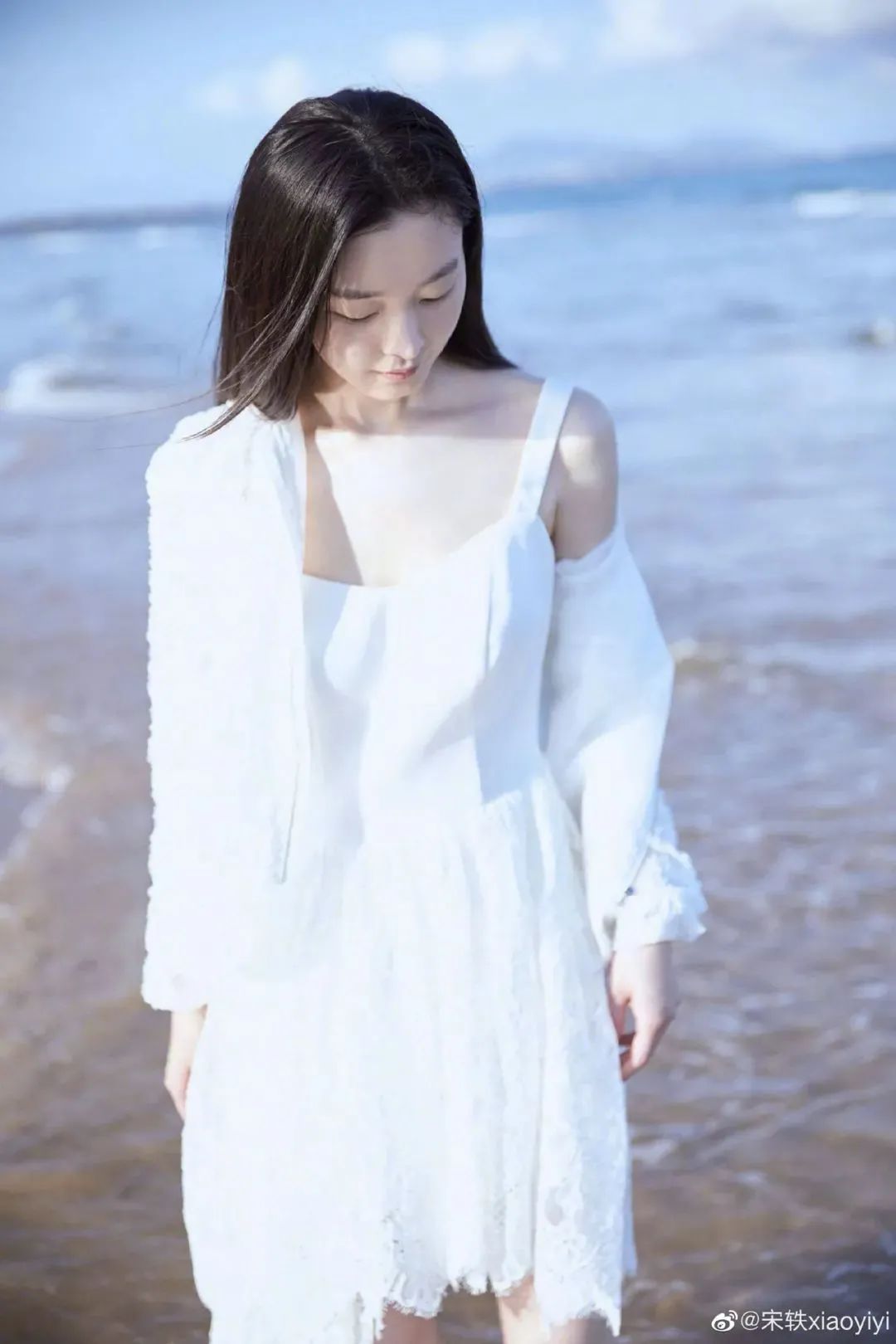 倪妮,钟楚曦这些白到发光的女明星,这个夏天是怎么过的?