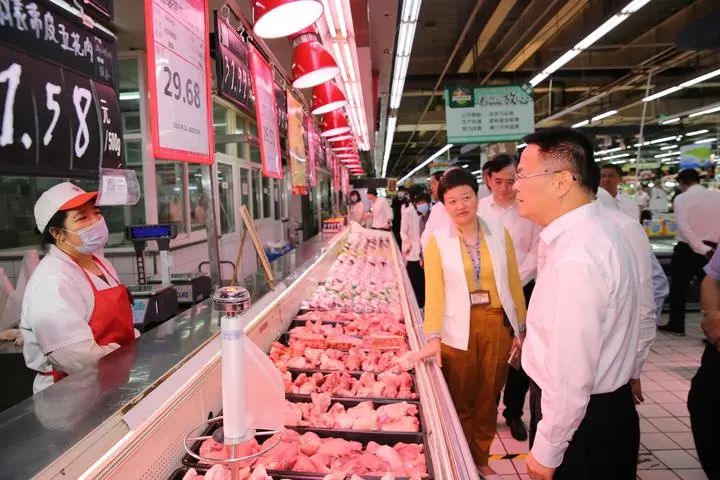 郑栅洁:确保市场供应充足社会平稳有序 让人民群众欢乐祥和平安过节