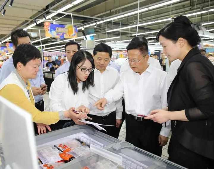 郑栅洁:确保市场供应充足社会平稳有序 让人民群众欢乐祥和平安过节