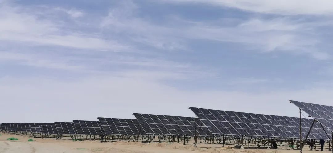 荒漠中的奋斗:中核集团首个青海光伏项目