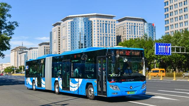 北京公交开始换装“天空蓝”!不同颜色可辨线路类型