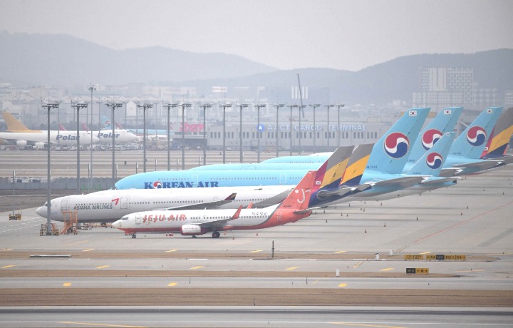 3月17日在韩国仁川国际机场拍摄的飞机 新华社