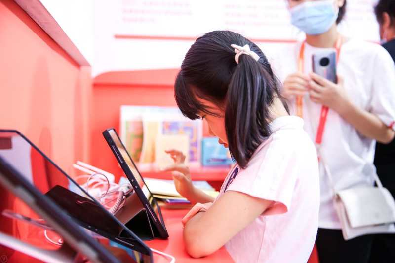 服贸会教育专题展开放首日,“科技、前沿”成最大特色