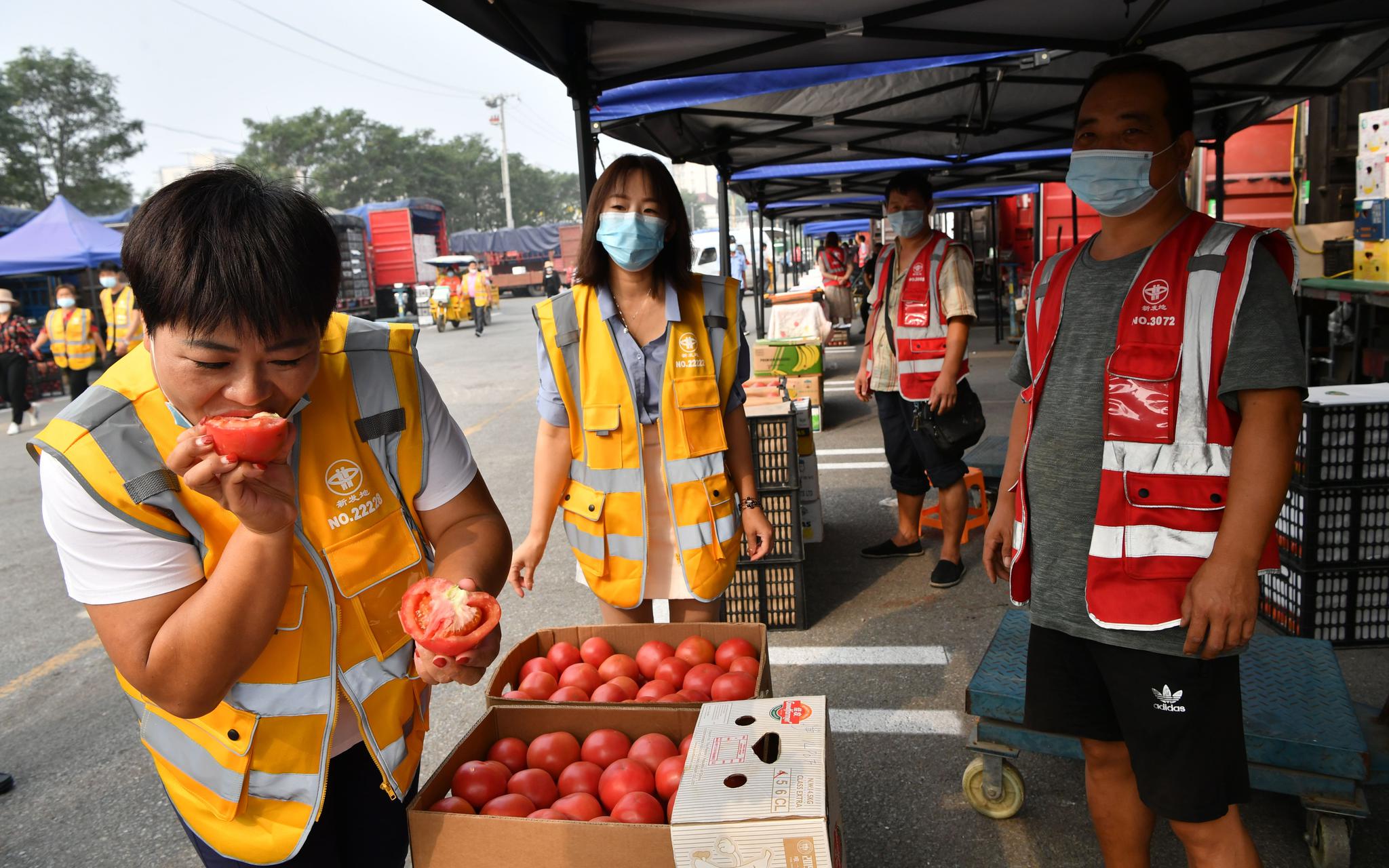 新发地全面复市首日探访,首都“菜篮子”装满没?