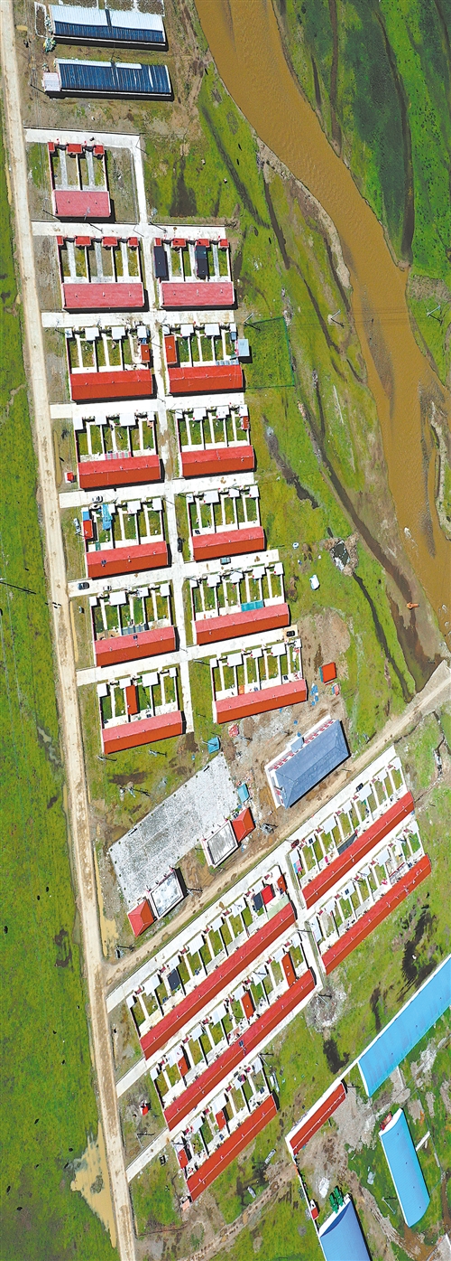 青海久治县哇塞乡折安村:守住草场 合力增收