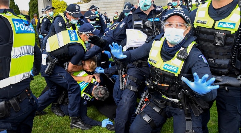 澳大利亚墨尔本爆发反封锁抗议。(图源:法新社)