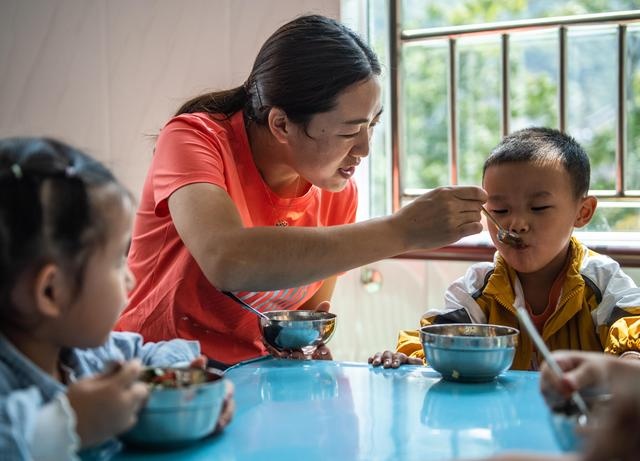 贵州赫章"最美逆行教师"何梅
