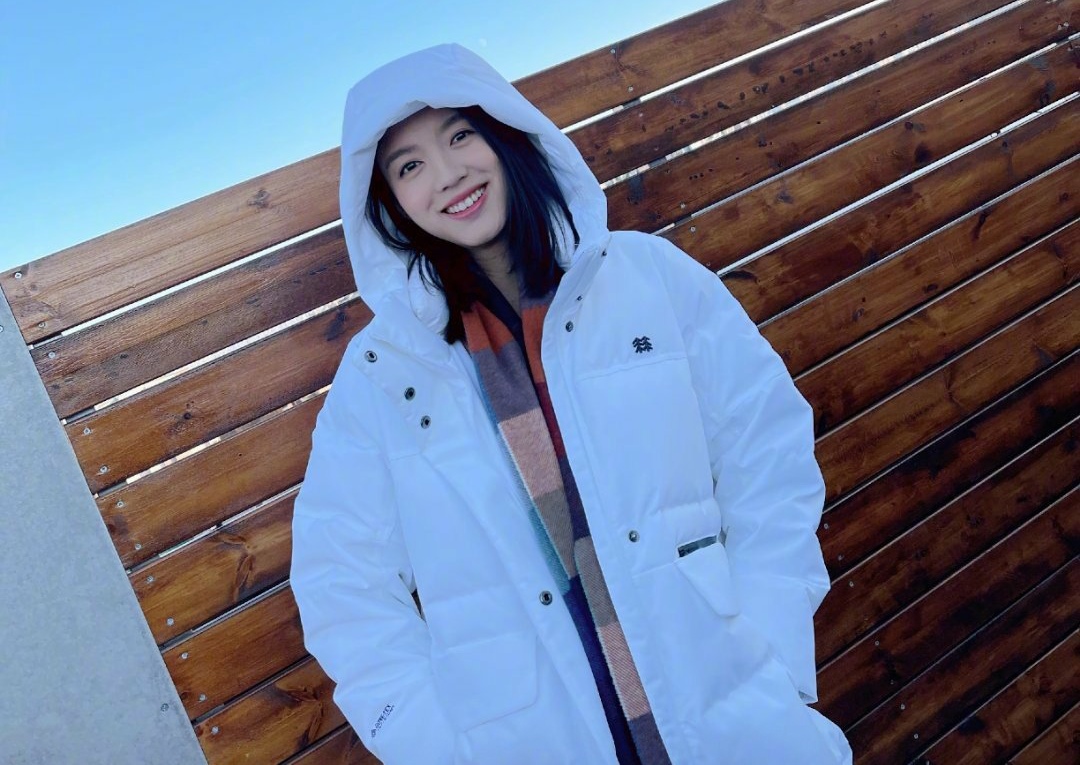 36岁模特张梓琳喜怀二胎，女儿模样清秀太像妈，老公还是高材生