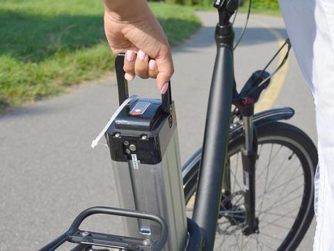 电动车每天充电，会伤害电瓶吗？听听从事十年维修的老师傅怎么说