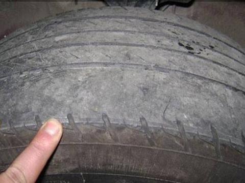 轮胎坏了需要成对更换吗？不同品牌的轮胎可以混用吗？