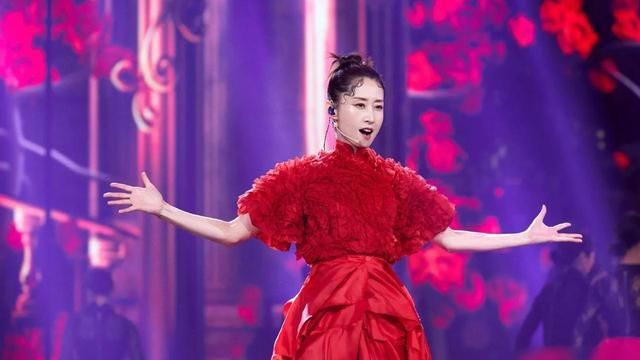 2021跨年晚会赵丽颖,赵丽颖跨年2021 2021跨年晚会:她是最亮的一颗星,甩赵丽颖几条街