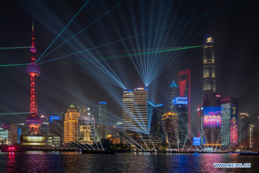 People enjoy light show in Shanghai China News SINA English