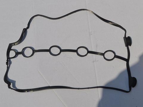 火花塞安装孔里有机油是怎么回事？有什么影响？