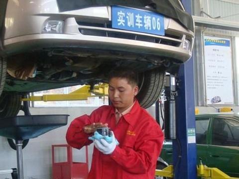 汽车保养内外都需重视,发动机颜色更新做好“车身养护”!