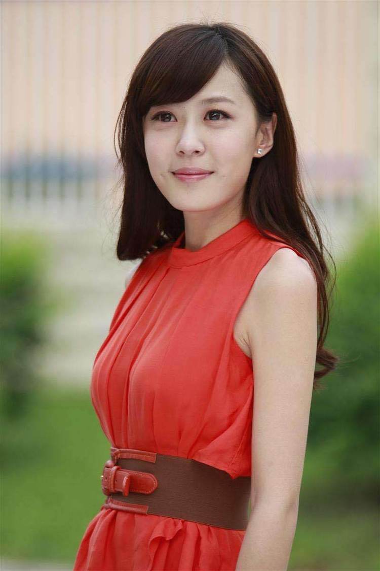 穷到没钱交电费,被《爱情公寓》改变命运,她是李金铭也是美嘉