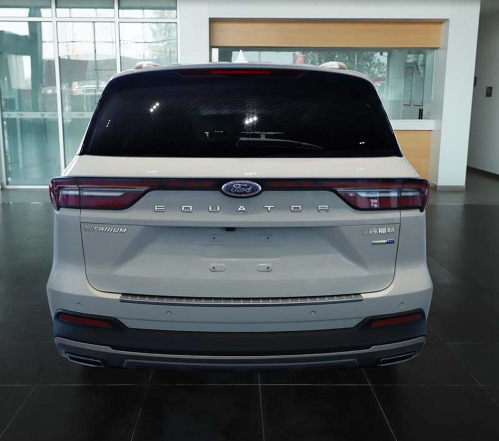 配图为江铃福特EQUATOR无伪谍照