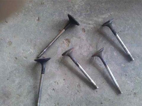 正时皮带断了为什么会顶气门？附件皮带断了会损坏什么？