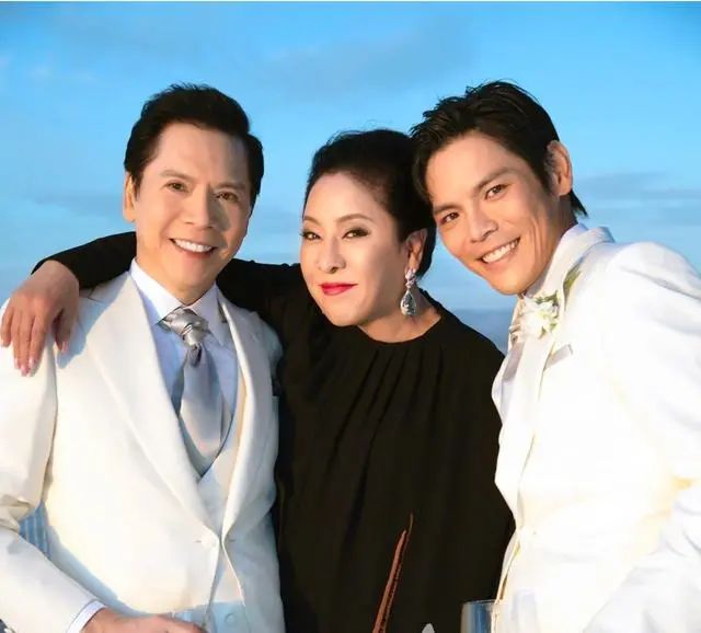 向太陈岚真是富态美人,61岁身材发福明显,满身却是优雅气质!