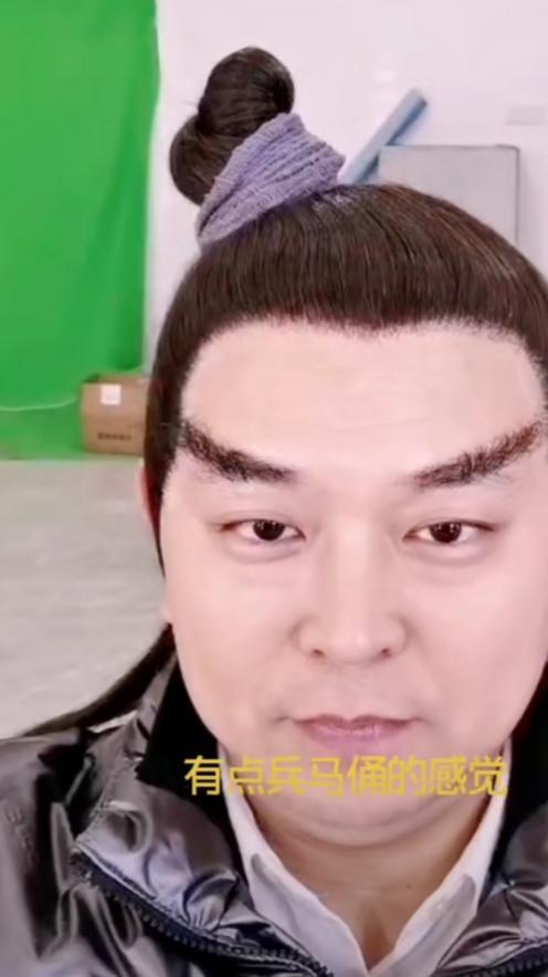 冯巩弟子事业差太多！贾玲连登春晚还当导演，侯林林仍给人作配？