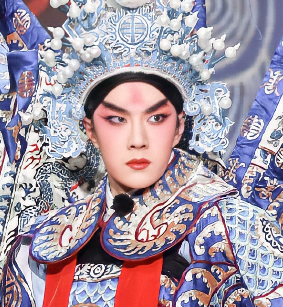 化妆时,老师就感叹王一博有赵云的那种气场