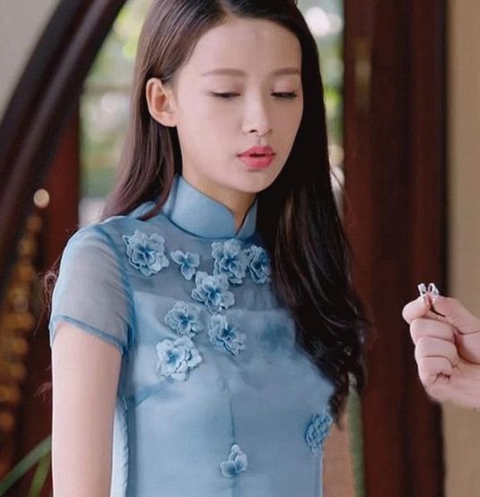 孙怡李沁同穿旗袍谁更美看到对比图谁是真女神一目了然