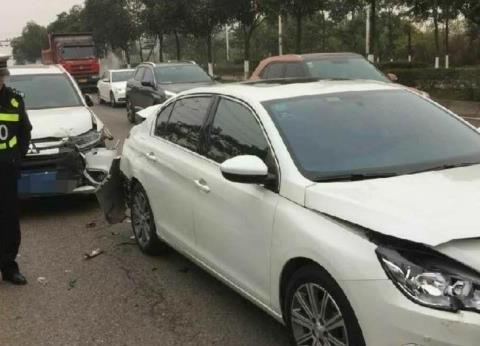 交强险不再是以前的950元,最多可打 5 折,即 475 元