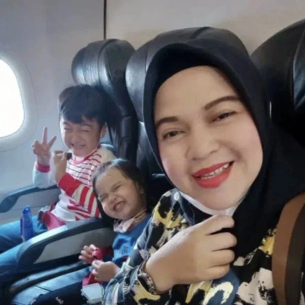 悲剧！印度尼西亚的一个五口之家在航班取消后登上了坠毁的客机| 坤甸| 乌迪雅加达新闻
