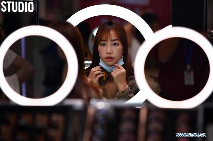 A customer tries out lipsticks at a duty-free shop in Haikou, capital of south China's Hainan Province Jan. 7, 2021. Offshore duty-free shops in China's island province of Hainan have raked in more than 32 billion yuan (about 4.9 billion U.S. dollars) in sales in 2020. (Xinhua/Guo Cheng)