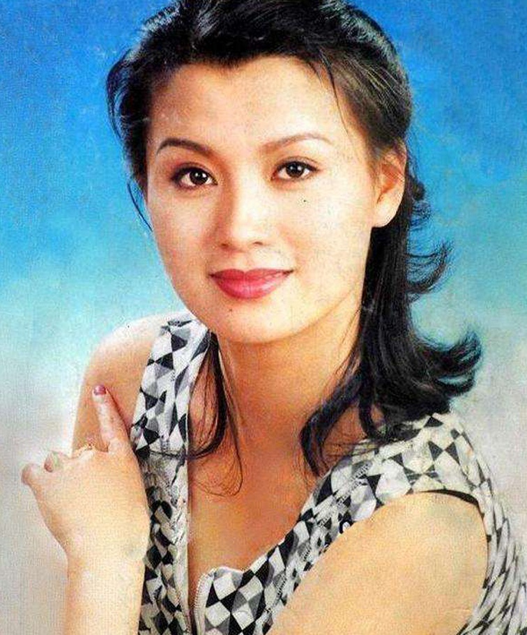 1971年出生的女星,浙江俞飞鸿香港袁咏仪,个个都是美人胚子