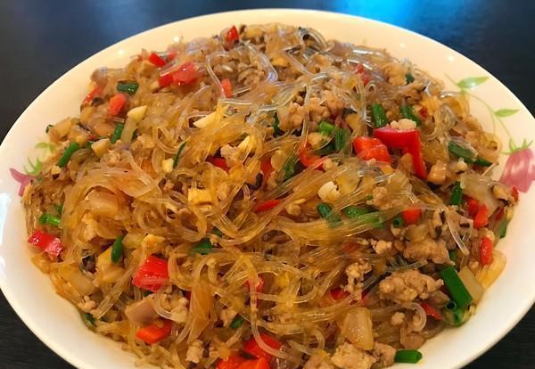 老坛辣椒肉炒肉,肉末炒粉丝,碧绿白菜的做法