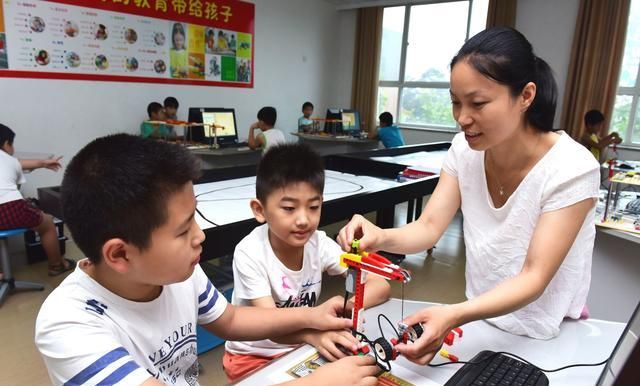 李玫瑾:这三种“兴趣班”父母再有钱也别给孩子报,完全是智商税休闲区蓝鸢梦想 - Www.slyday.coM 李玫瑾:这三种“兴趣班”父母再有钱也别给孩子报,完全是智商税休闲区蓝鸢梦想 - Www.slyday.coM