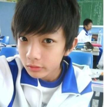 初中男生自以为"很帅"的行为,老师眼中幼稚无比,同学也讨厌