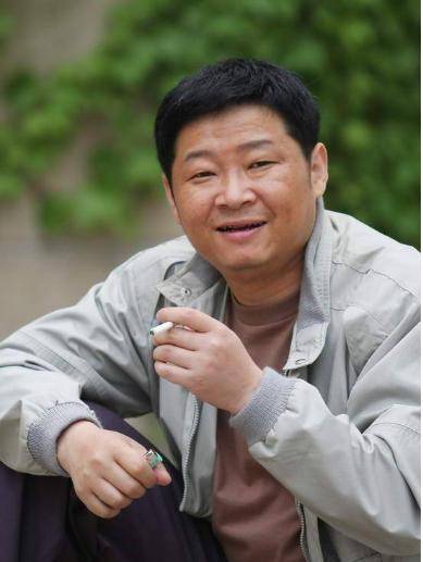 因一个角色红遍全国,娶小15岁的娇妻,如今隐居深山当农民|赵亮|三德