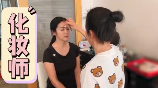 李冰冰姐妹罕同框,妹妹长相成熟被指显老?甘为姐姐当绿叶11年 李冰冰姐妹罕同框,妹妹长相成熟被指显老?甘为姐姐当绿叶11年