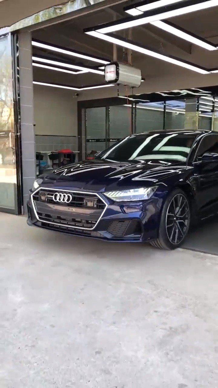 奥迪全新一代A7，贯穿是LED尾灯……