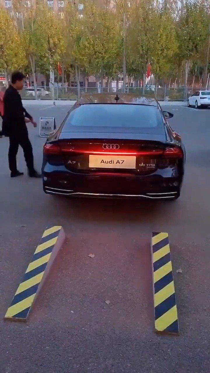 奥迪全新一代A7，全新3.0T涡轮增压，这个尾灯价值7万！