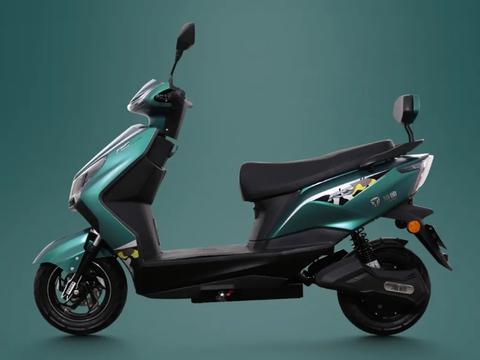 雅迪、爱玛、小刀推出3款新车，续航超过100公里，你看好谁？