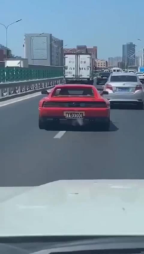 实拍中国第一台法拉利，京A0001，车主一直是个传奇……