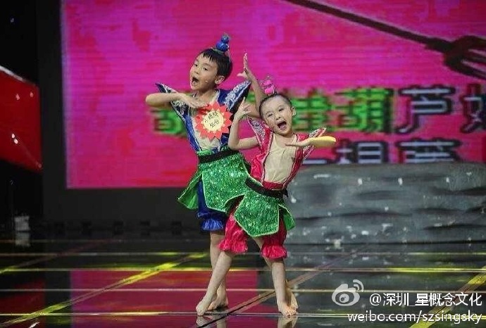 还记得《小戏骨红楼梦》里的林黛玉吗？她13岁腿好长！