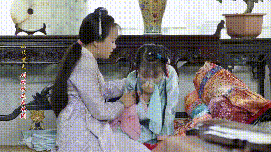 还记得《小戏骨红楼梦》里的林黛玉吗？她13岁腿好长！