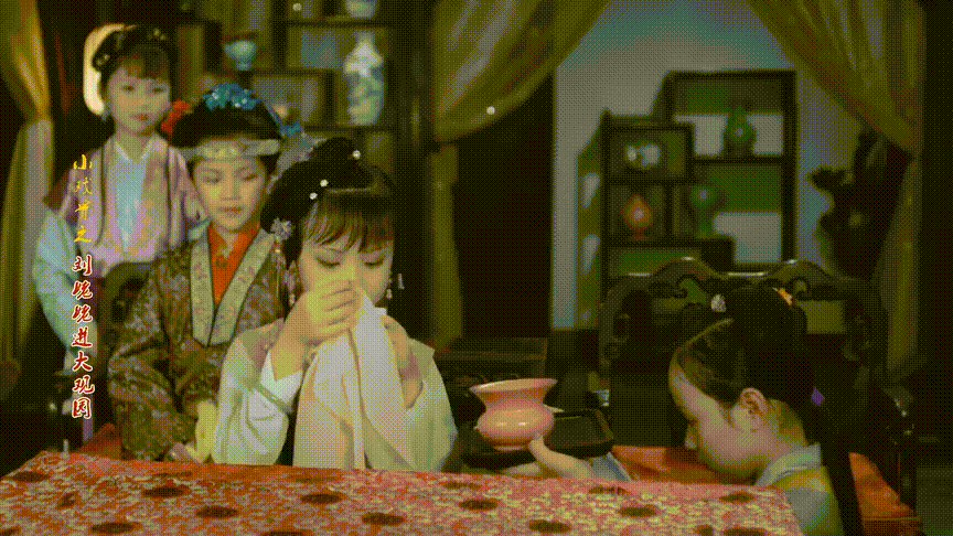 还记得《小戏骨红楼梦》里的林黛玉吗？她13岁腿好长！