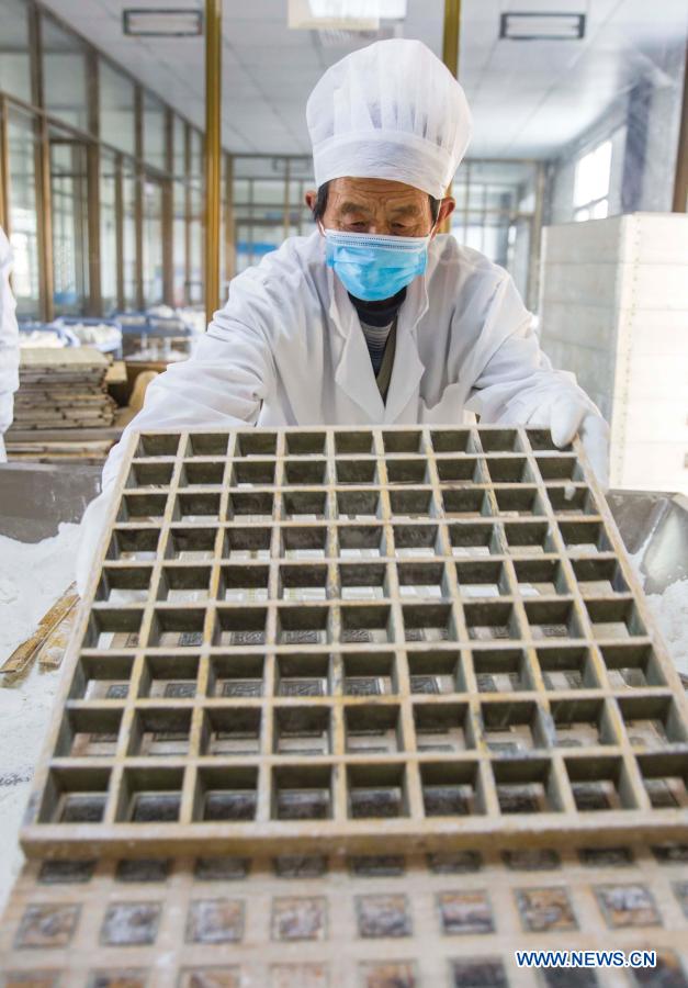 A worker makes rice cakes at a food factory in Zhuangzhi Village of Haian, east China's Jiangsu Province, Jan. 16, 2021. Workers in Haian are busy making rice cakes to meet customers' growing demands as the Spring Festival approaches. (Photo by Xiang Zhonglin/Xinhua)